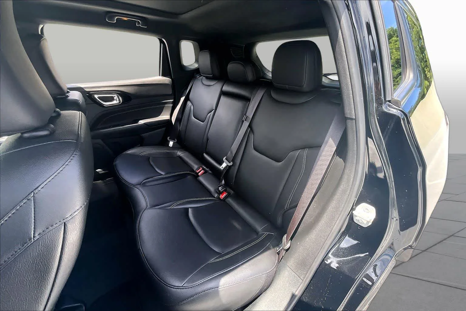Used 2024 Diamond Black Crystal Pearlcoat Jeep Limited image 38