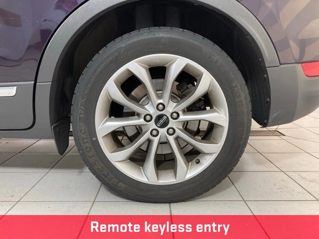 Used 2015 Purple Lincoln Base image 13