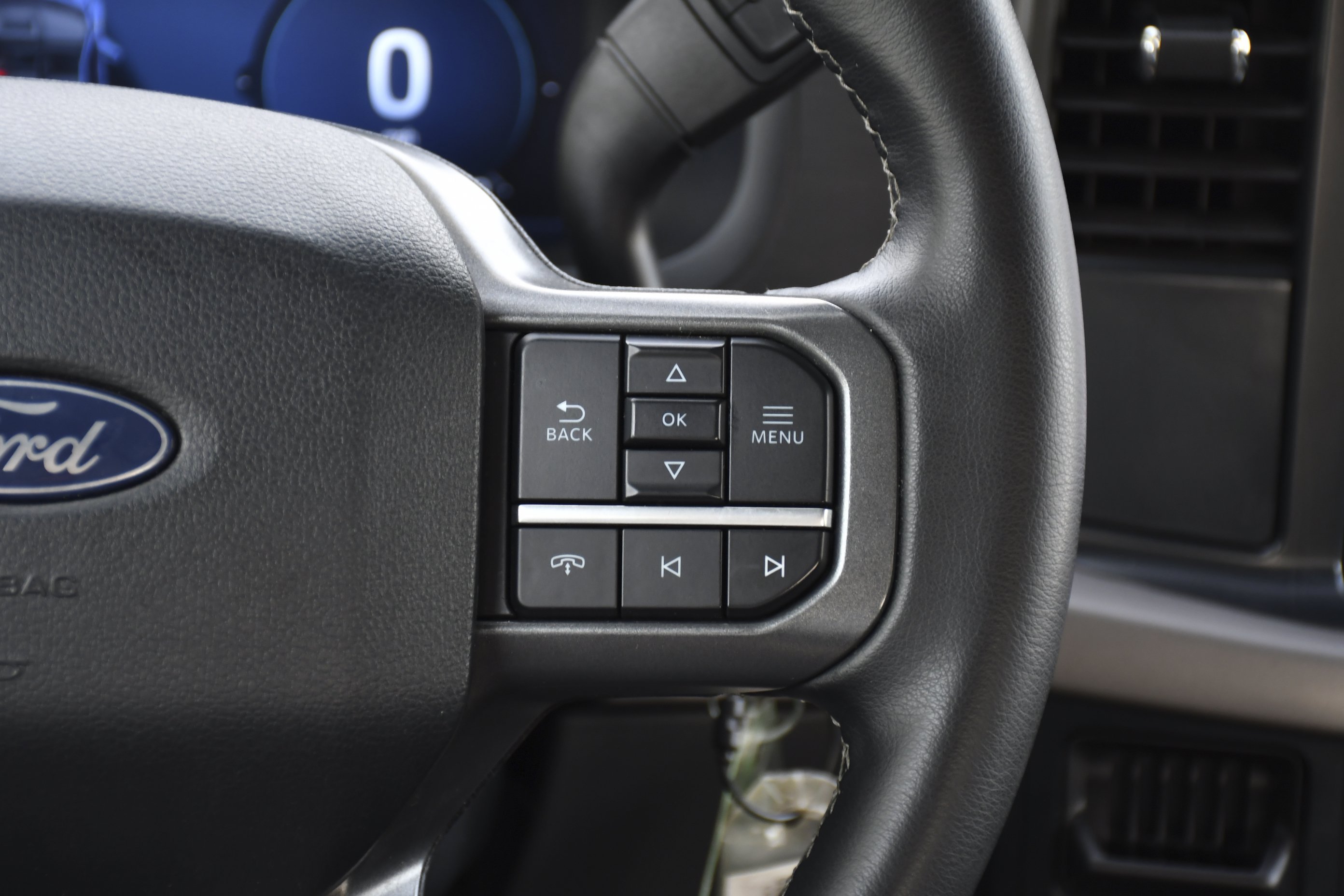 Used 2025 Black Metallic Ford XLT image 9
