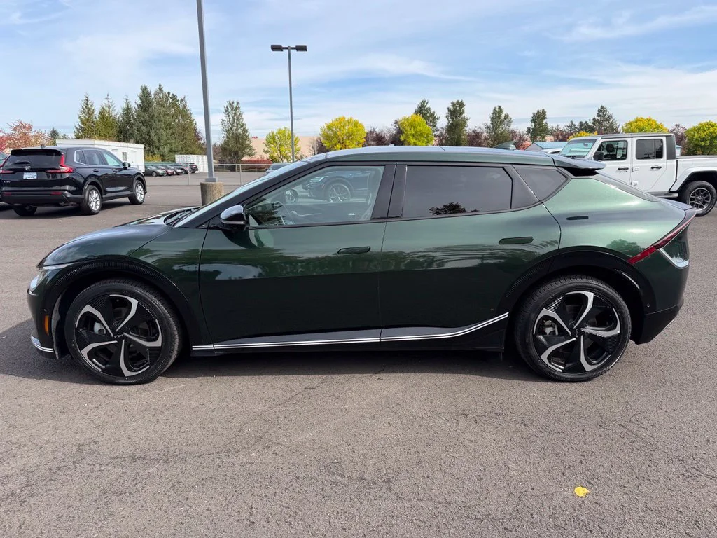 Used 2023 Deep Forest Green Kia GT-Line image 5
