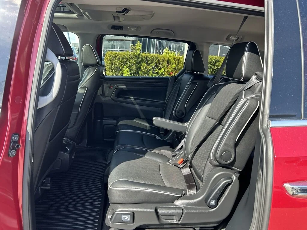 Used 2022 Radiant Red Metallic II Honda Touring No Accident History   Local BC   Clean Tit image 31