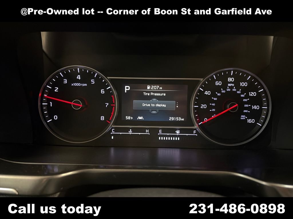 Used 2022 White Kia LX image 23