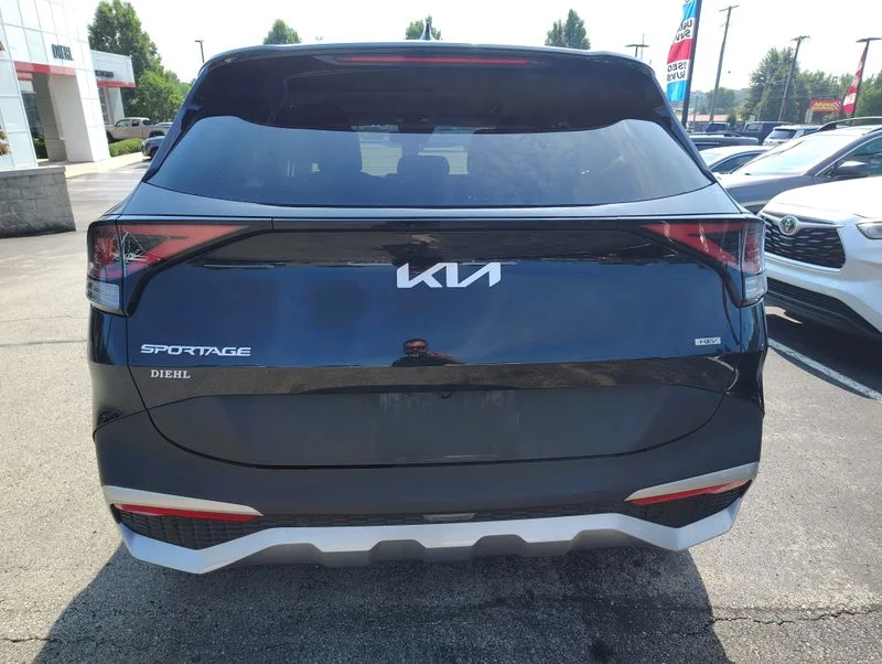 Used 2023 Black Kia LX image 5