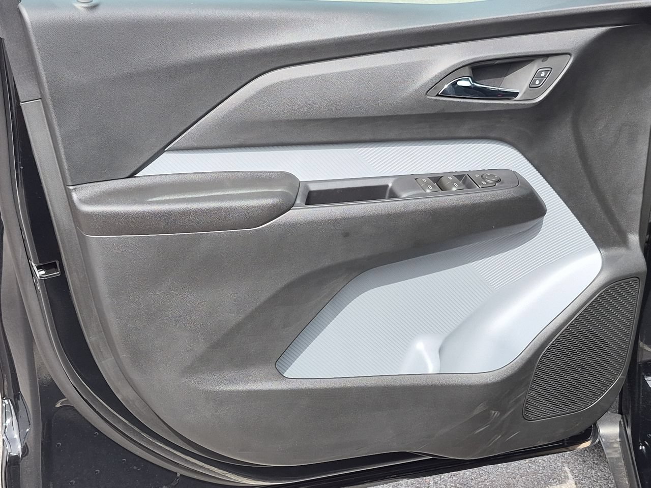 2027 Chevrolet Bolt LT - Photo 22