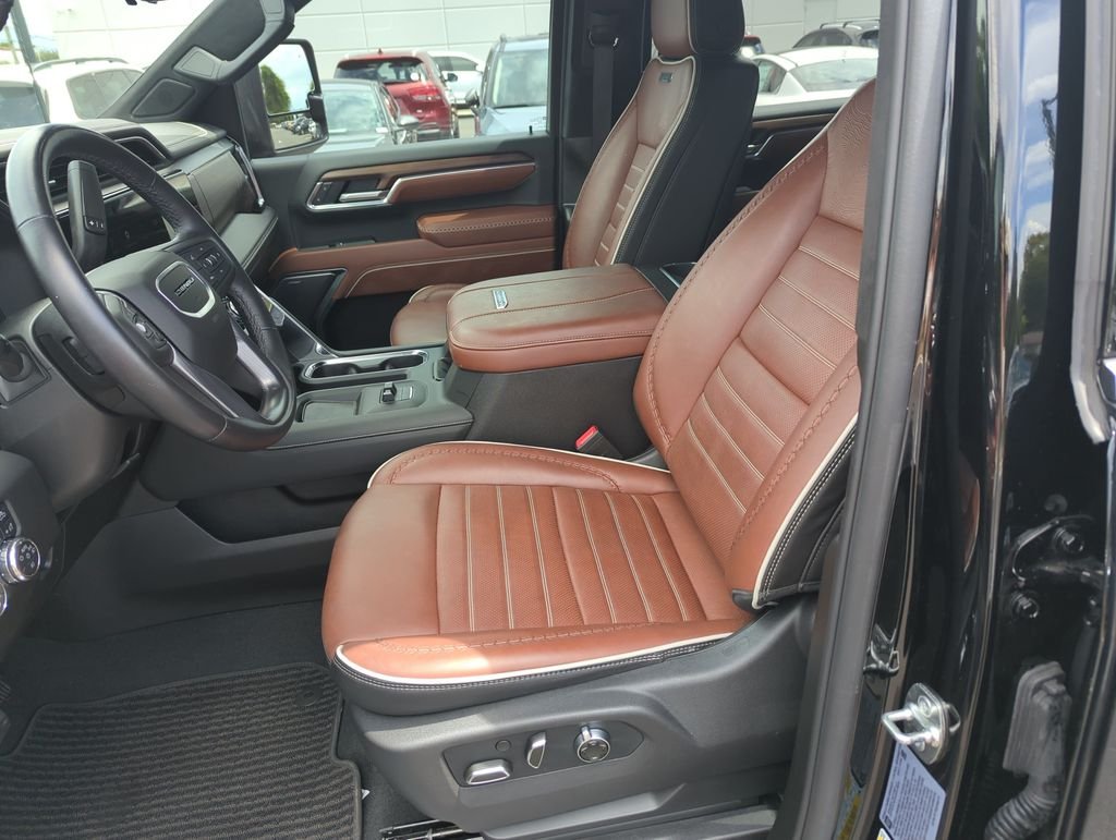 Used 2025 Black GMC Denali Ultimate image 12