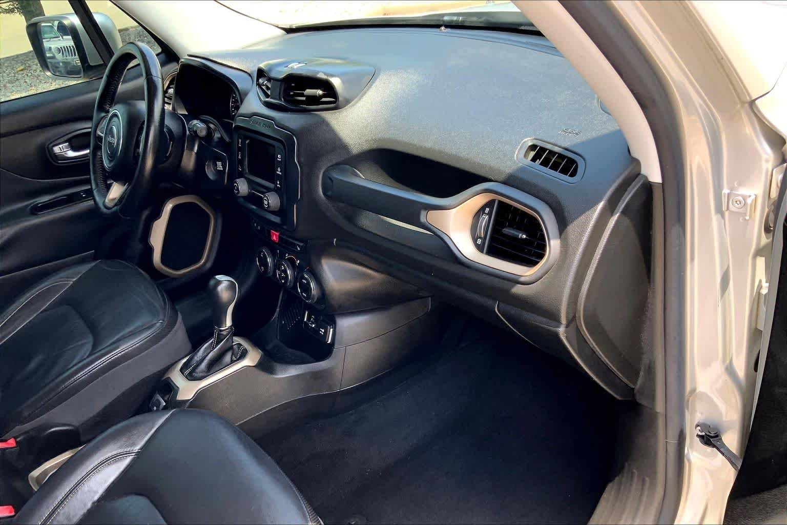 Used 2016 Glacier Metallic Jeep Limited image 19