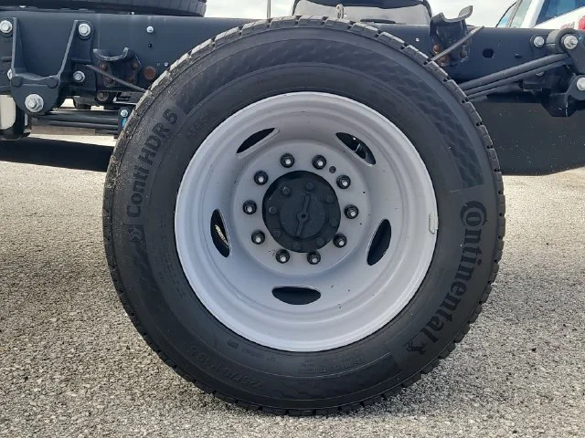 New 2026 Oxford White Ford XL image 8