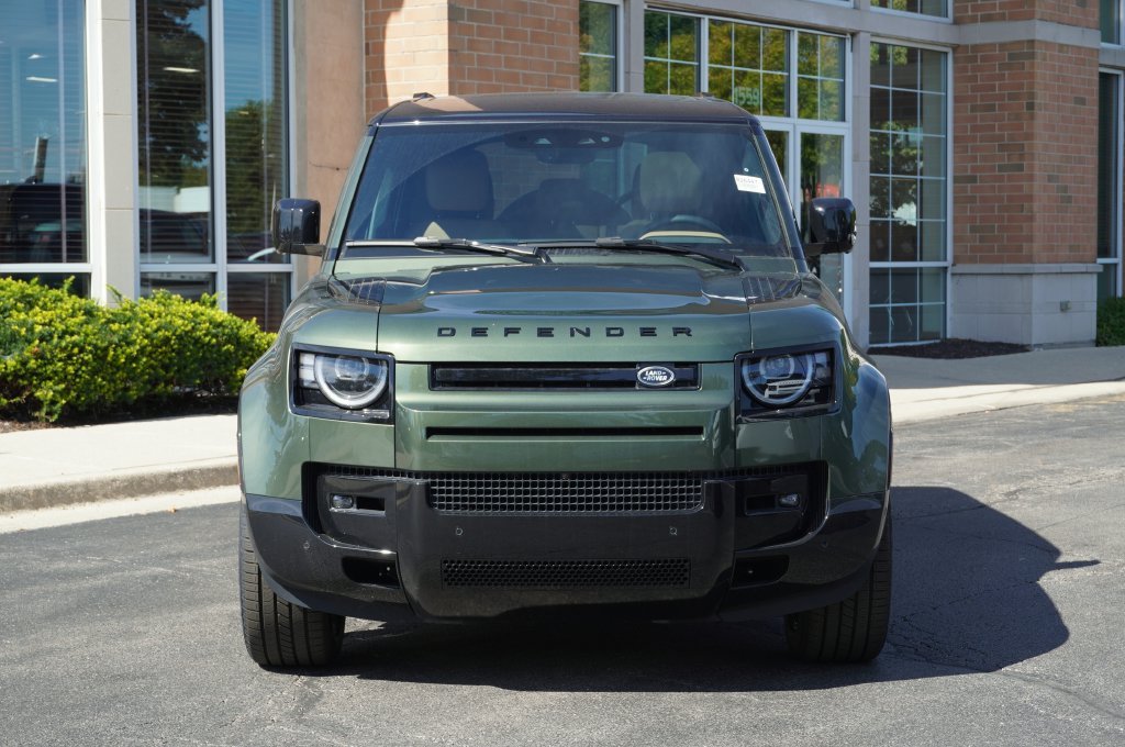 New 2026 Woolstone Green Land Rover X-Dynamic SE image 4