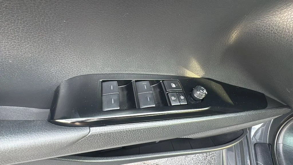 Used 2025  Toyota SE image 10