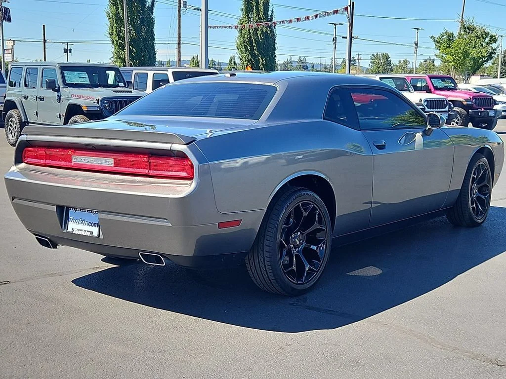 Used 2011 Mineral Gray Metallic Clearcoat Dodge R/T image 6