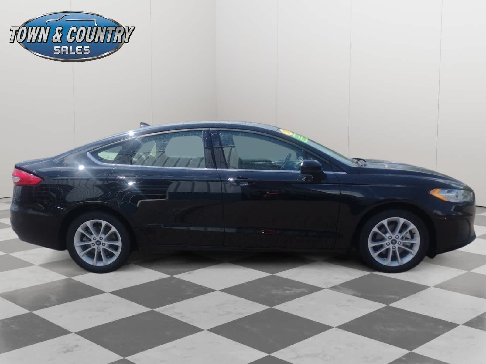 Used 2020 Agate Black Metallic Ford SE image 8
