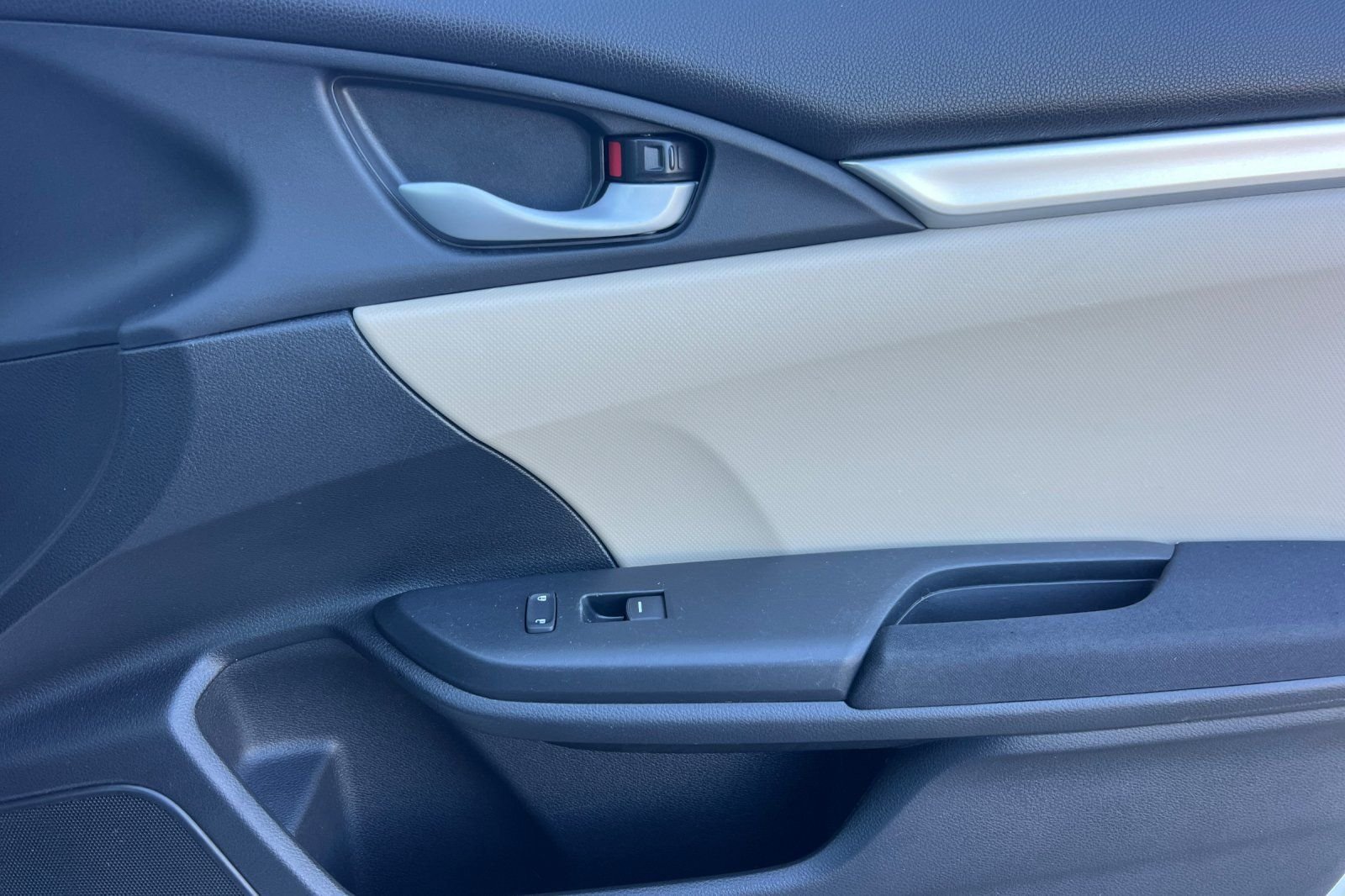 Used 2016 Taffeta White Honda LX image 18