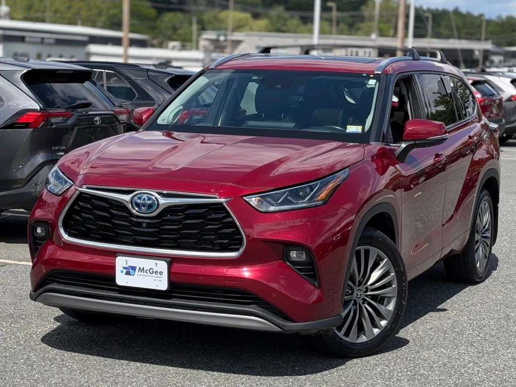 Used 2022 Red Toyota Platinum image 1