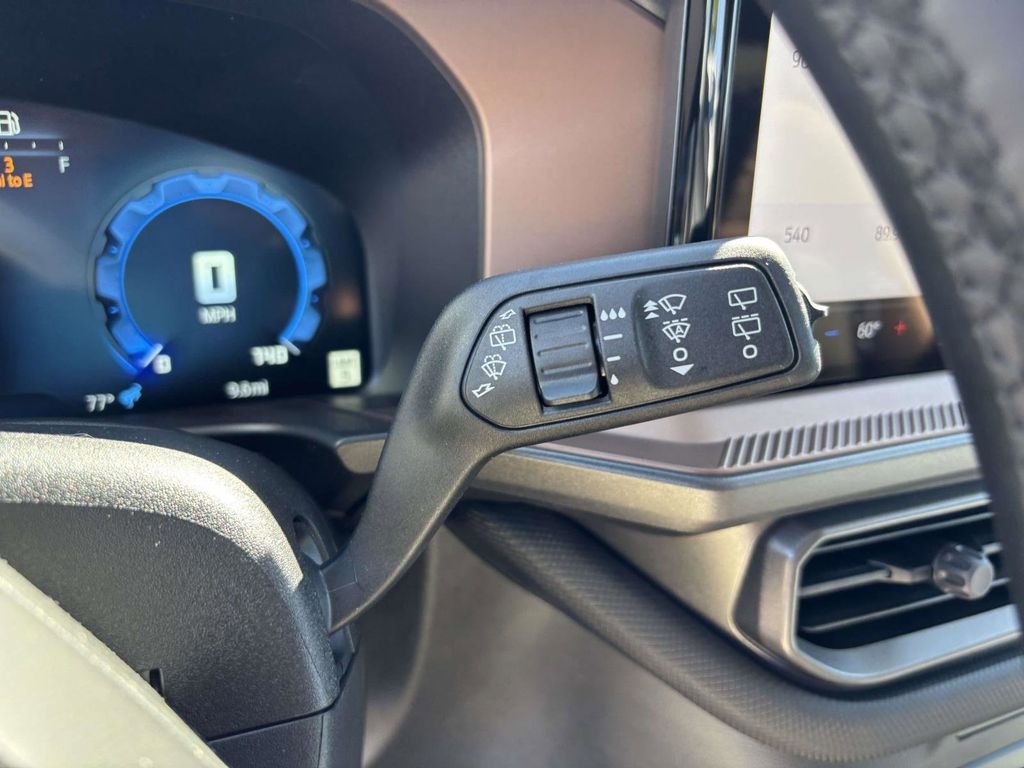 New 2025 Azure Gray Metallic Tri-Coat Ford Outer Banks® image 27