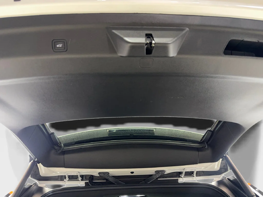 Used 2024 White GMC Denali image 94