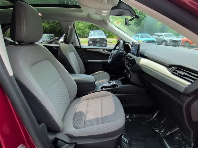 Used 2021 Red Ford SE image 29