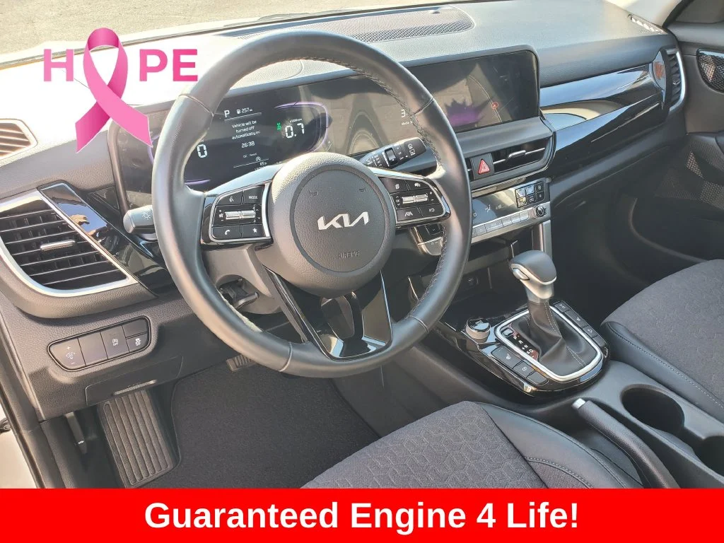 Used 2025 White Kia S image 7