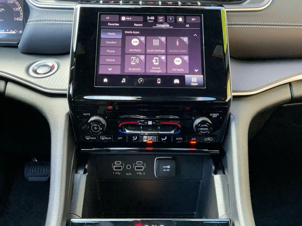 Used 2025 Silver Jeep Laredo image 12