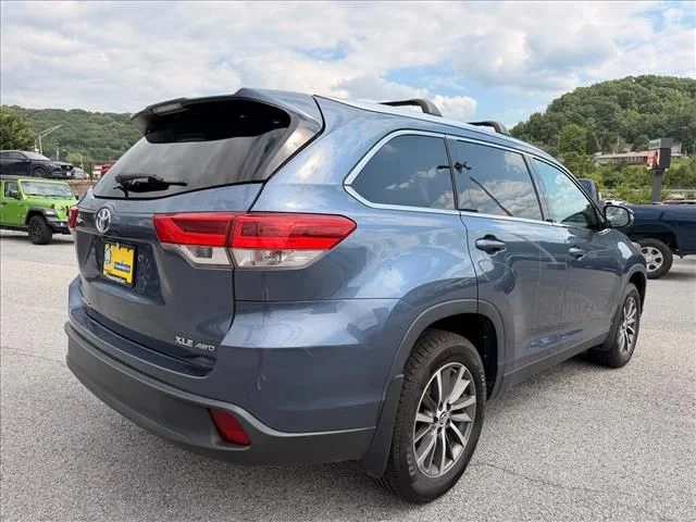 Used 2019 Blue Toyota XLE image 14