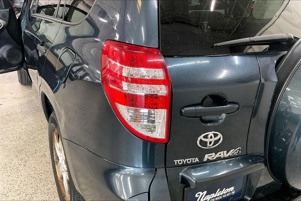 Used 2009 Green Toyota Base image 30