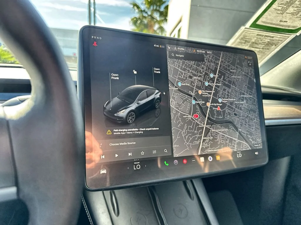 Used 2024  Tesla  image 14
