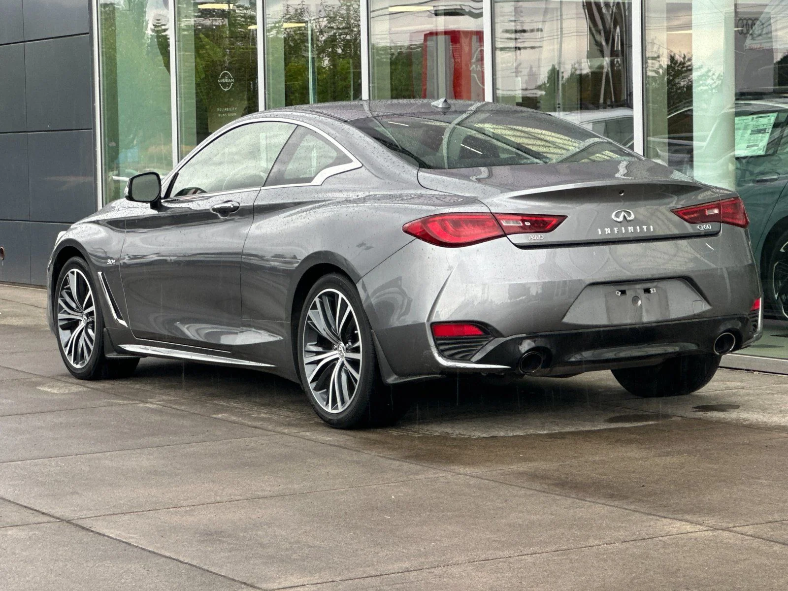 Used 2018 Graphite Shadow INFINITI 3.0t LUXE image 5