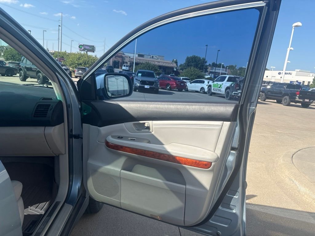Used 2004 Blue Lexus 330 image 23