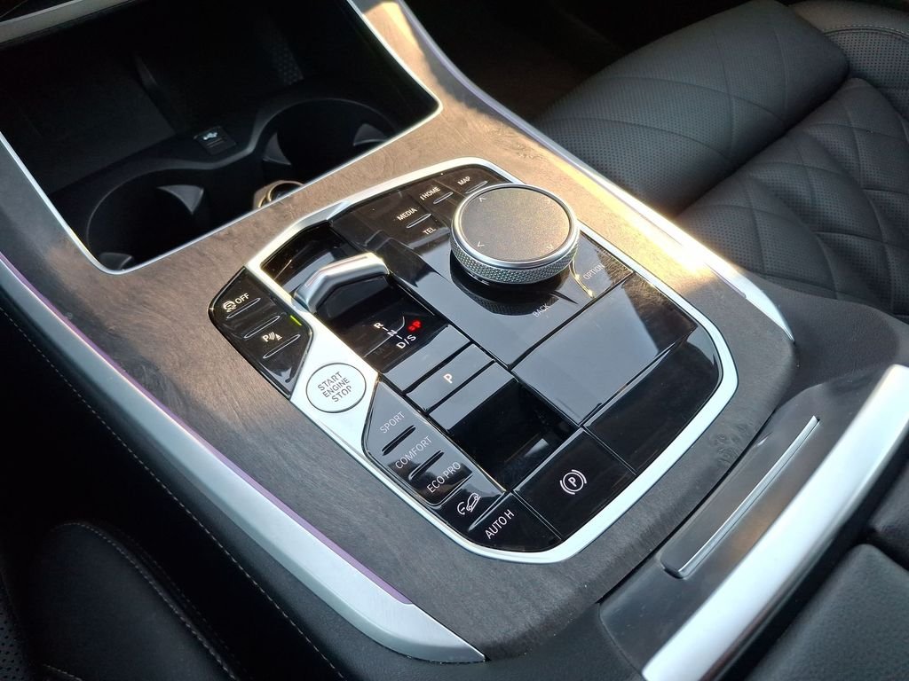 Used 2024 White BMW xDrive40i image 22