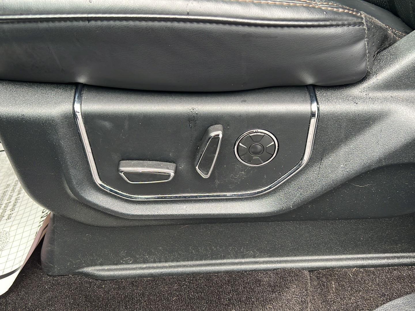 Used 2020 Magnetic Ford Platinum image 4