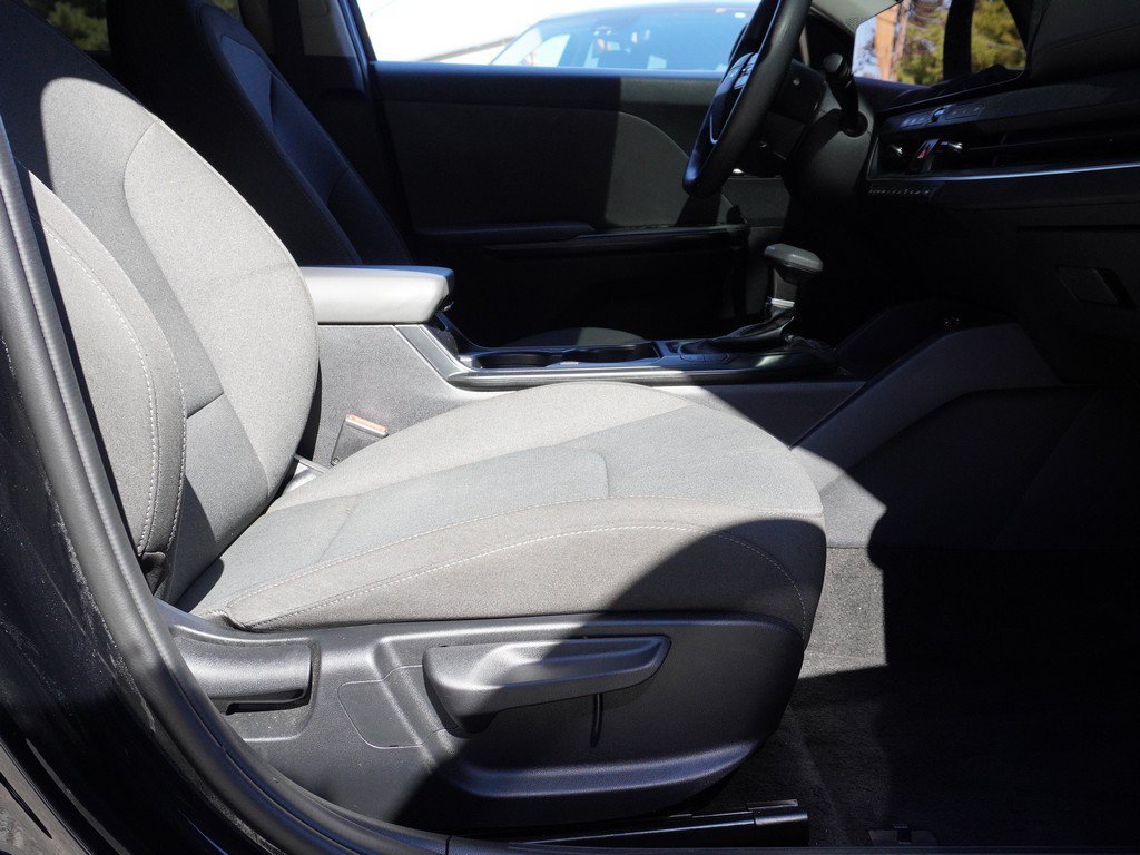 Used 2025 Black Kia LXS image 22