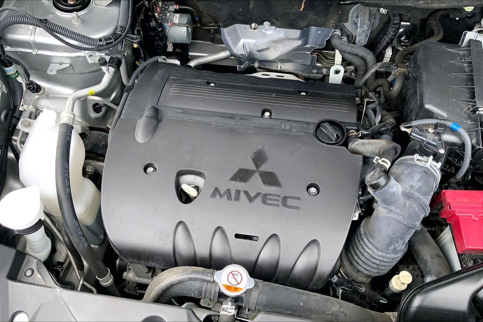 Used 2024 Alloy Silver Metallic Mitsubishi SE image 30