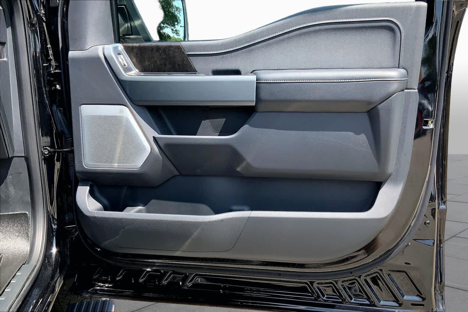 Used 2023 Agate Black Metallic Ford LARIAT image 23