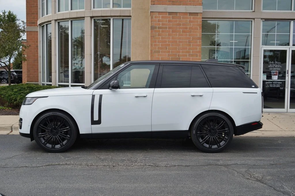 New 2026 Fuji White Land Rover SE image 2
