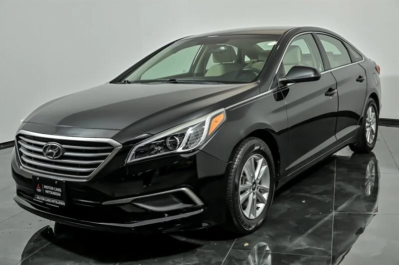 Used 2017 Phantom Black Hyundai  image 5