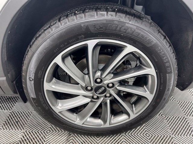 Used 2023 Pristine White Lincoln Standard image 10