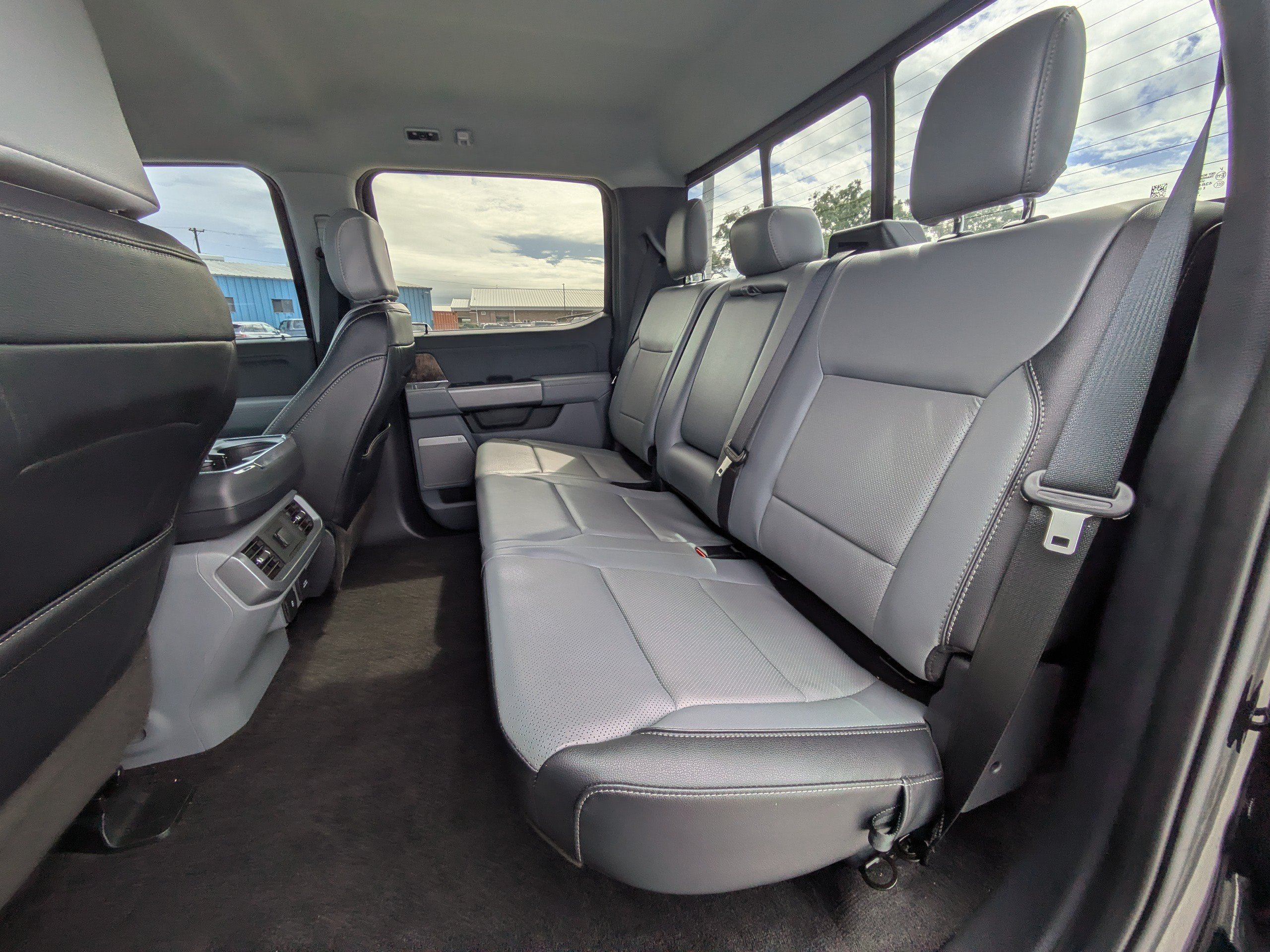 Used 2022 Agate Black Metallic Ford LARIAT image 14