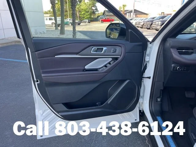 New 2026 Star White Metallic Tri-Coat Ford Platinum™ image 4