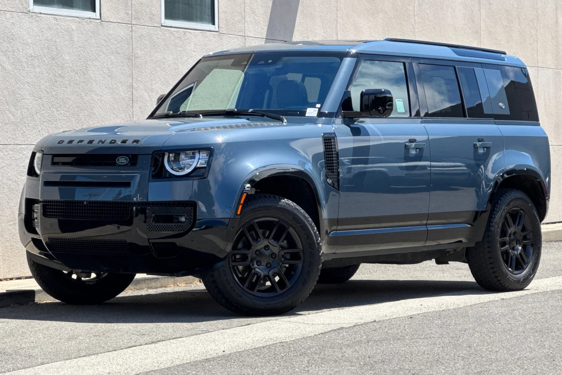2020 Land Rover Defender S's photo