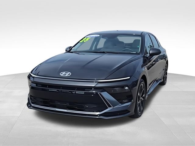 Used 2025 Gray Hyundai SEL image 3
