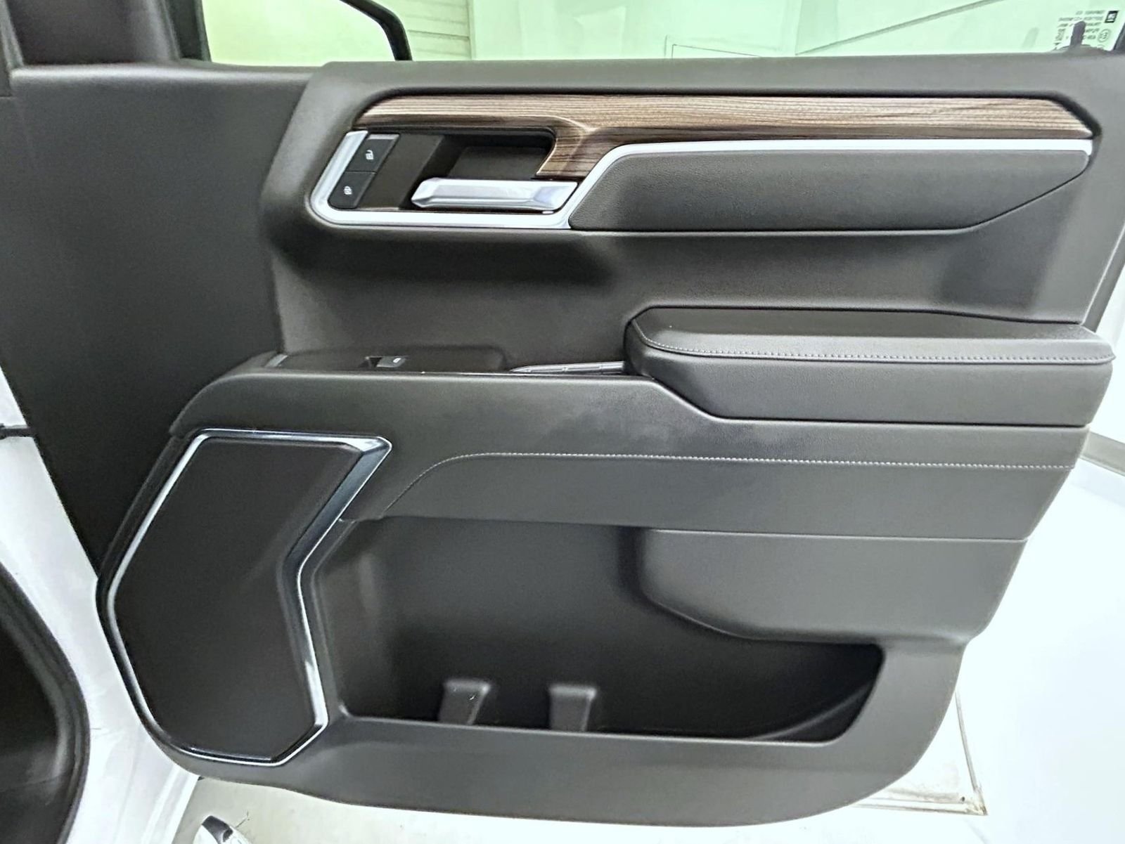 Used 2024 White Chevrolet LT image 16