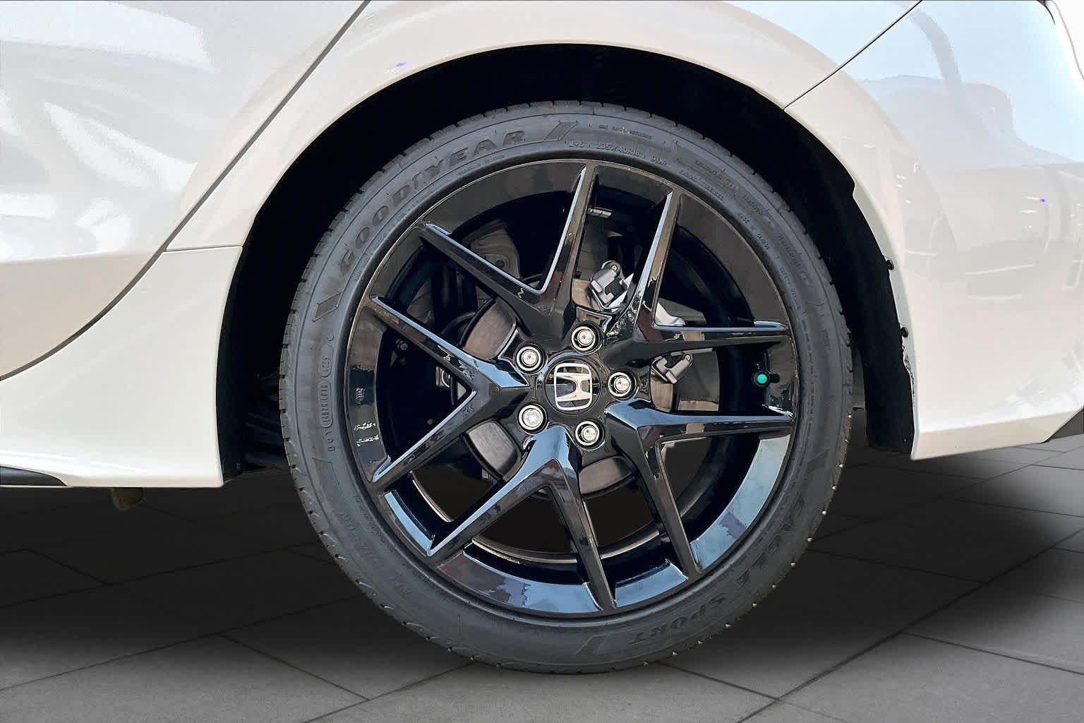 Used 2026 Platinum White Pearl Honda Sport image 11