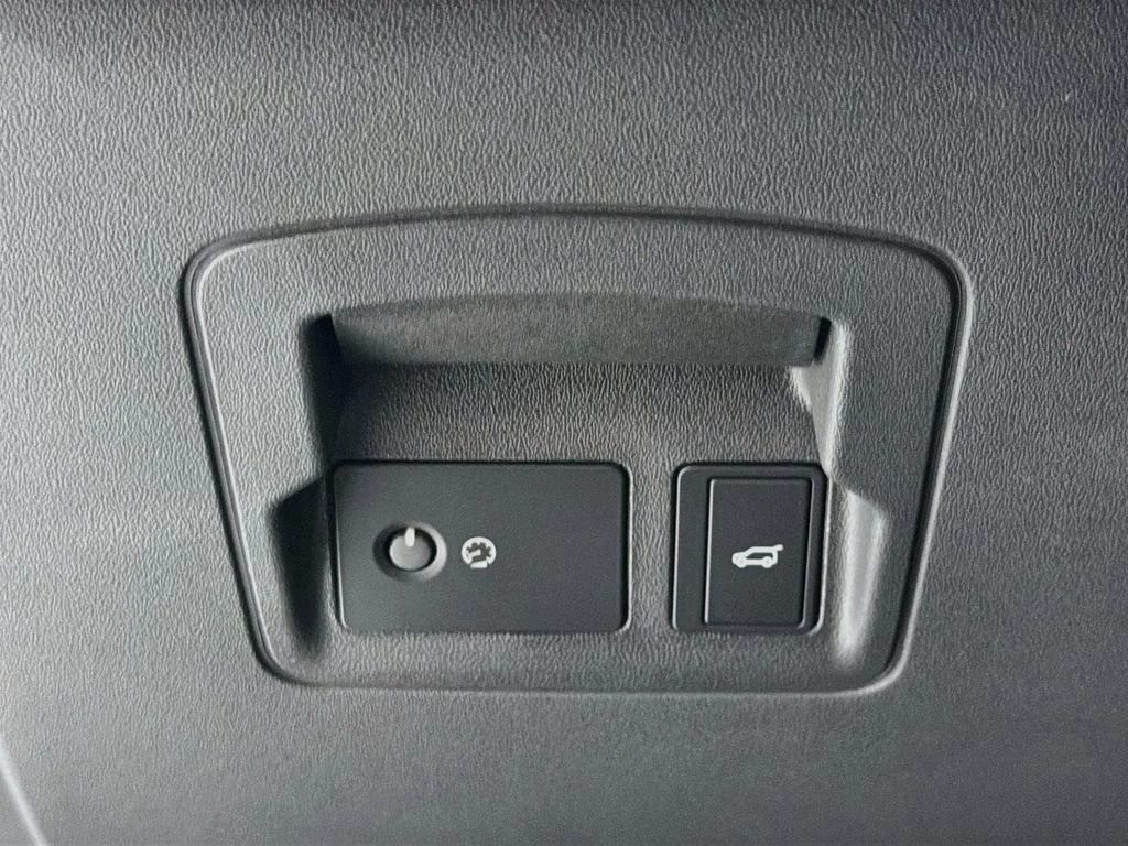 New 2026 Fuji White Land Rover S image 10