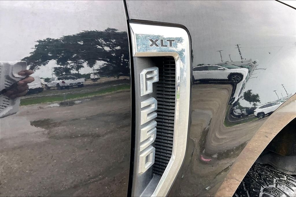 Used 2019 Agate Black Metallic Ford XLT image 21