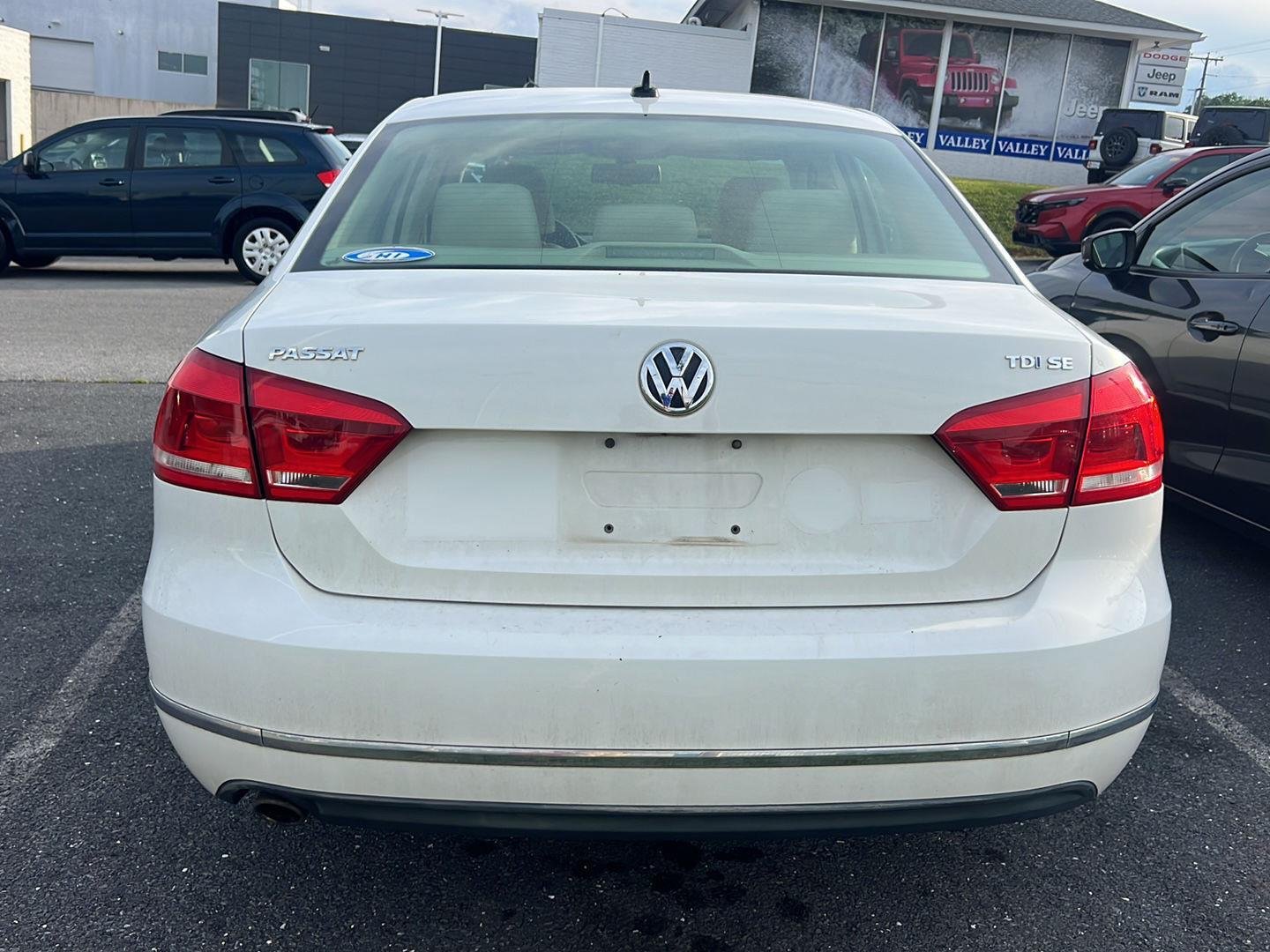 Used 2013 Candy White Volkswagen TDI SE w/Sunroof & Nav image 4