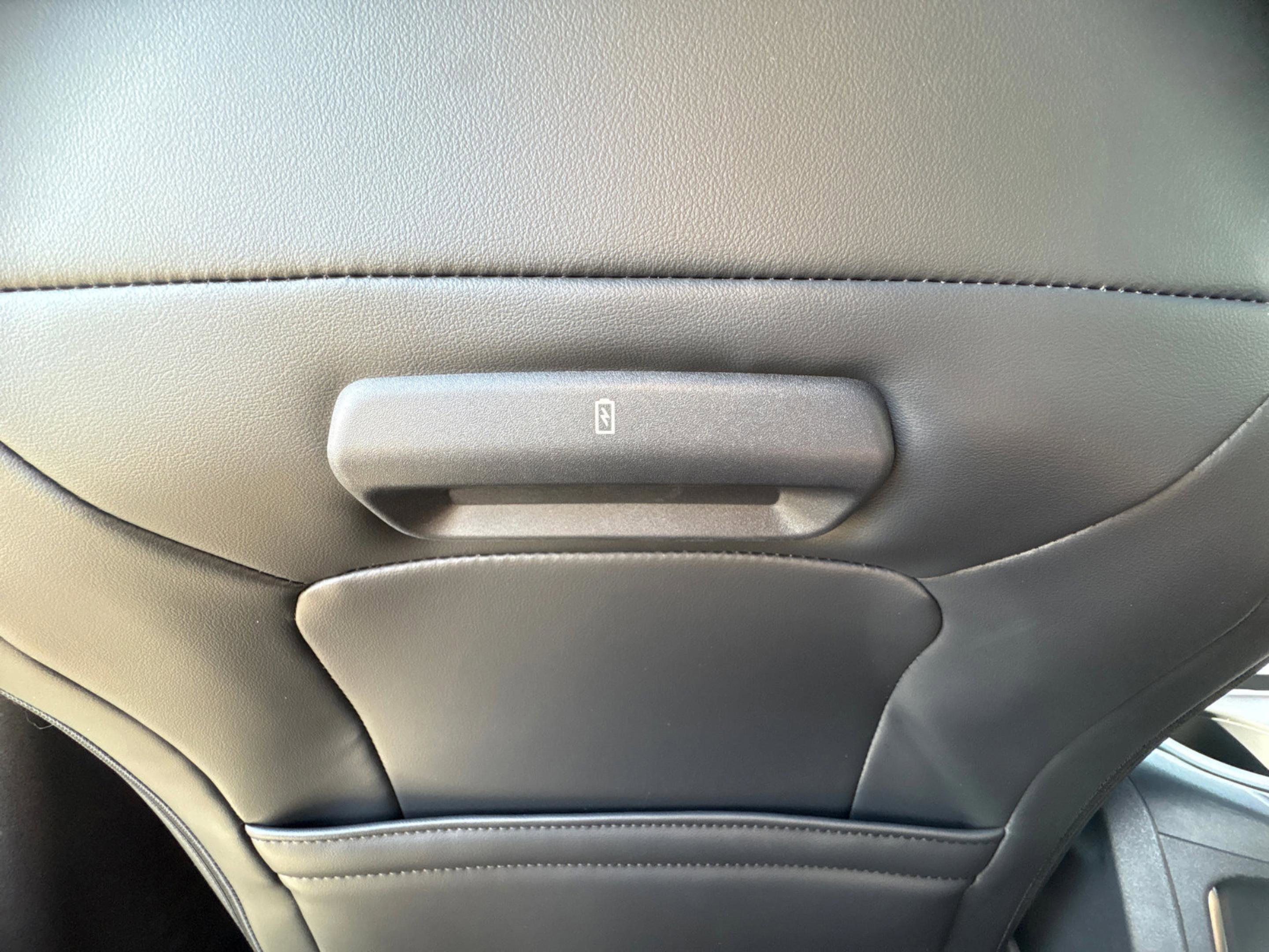 New 2026 Star White Metallic Tri-Coat Ford MAX Platinum® image 13