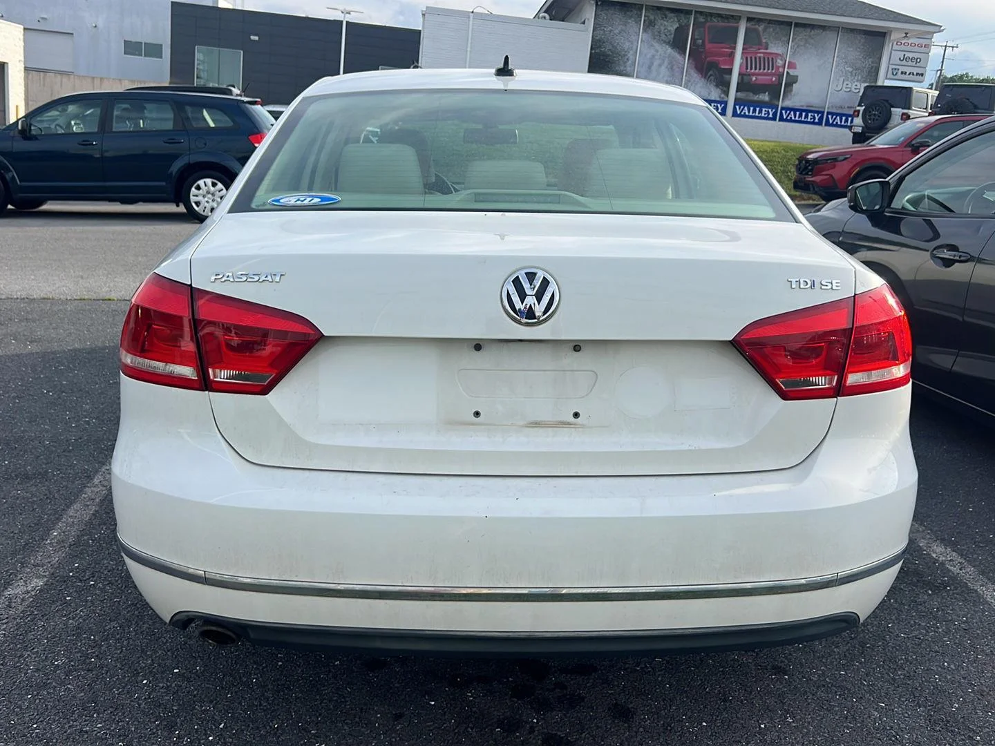 Used 2013 Candy White Volkswagen TDI SE w/Sunroof & Nav image 4