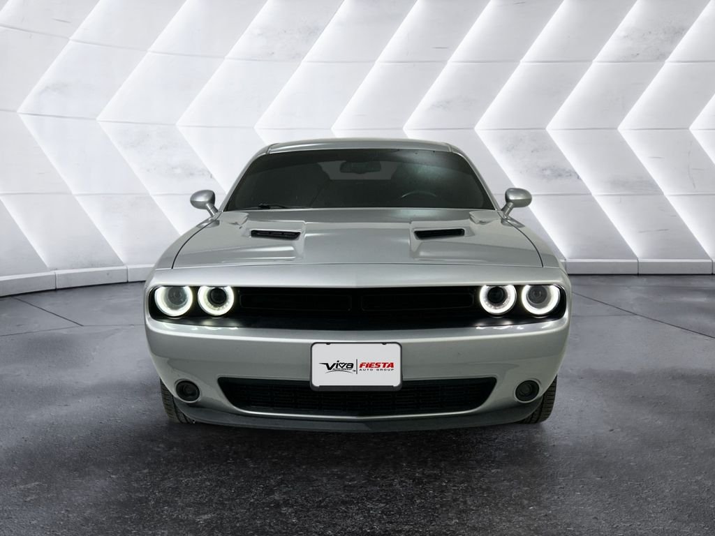 Used 2023 Silver Dodge SXT image 2