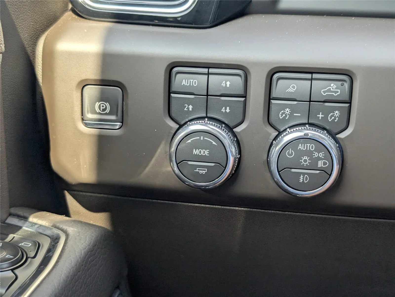 New 2026 Glacier White Tricoat GMC Denali DRW image 22
