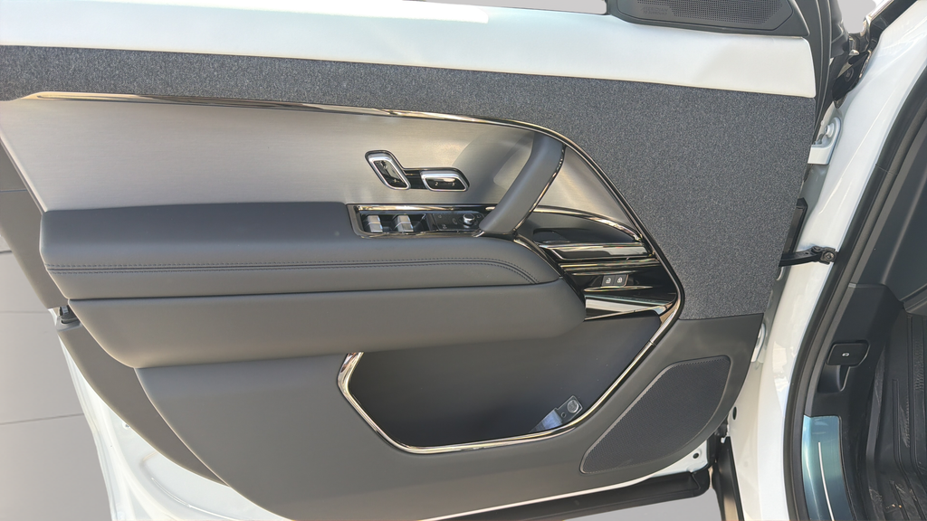 New 2026 Fuji White Land Rover Dynamic SE image 21