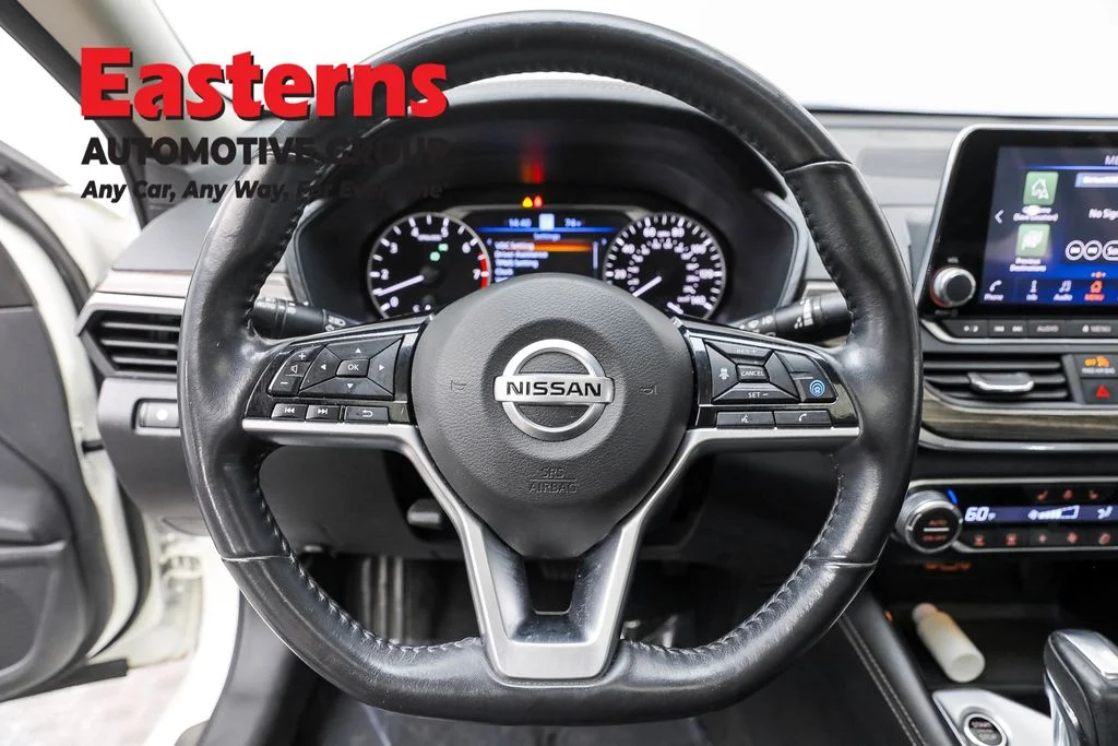 Used 2022 White Nissan 2.5 SL image 10